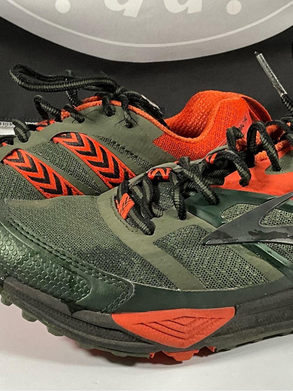 Brooks Cascadia Men's Size 7.5 Trail Running Shoes Green